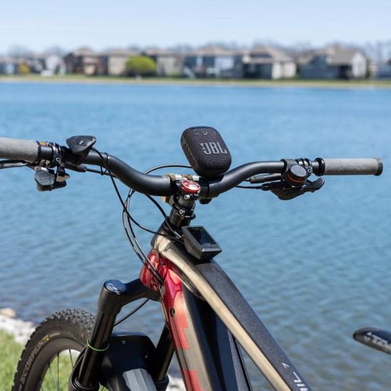 JBL Wind 3 Portable speaker and FM tuner for bike handlebars.