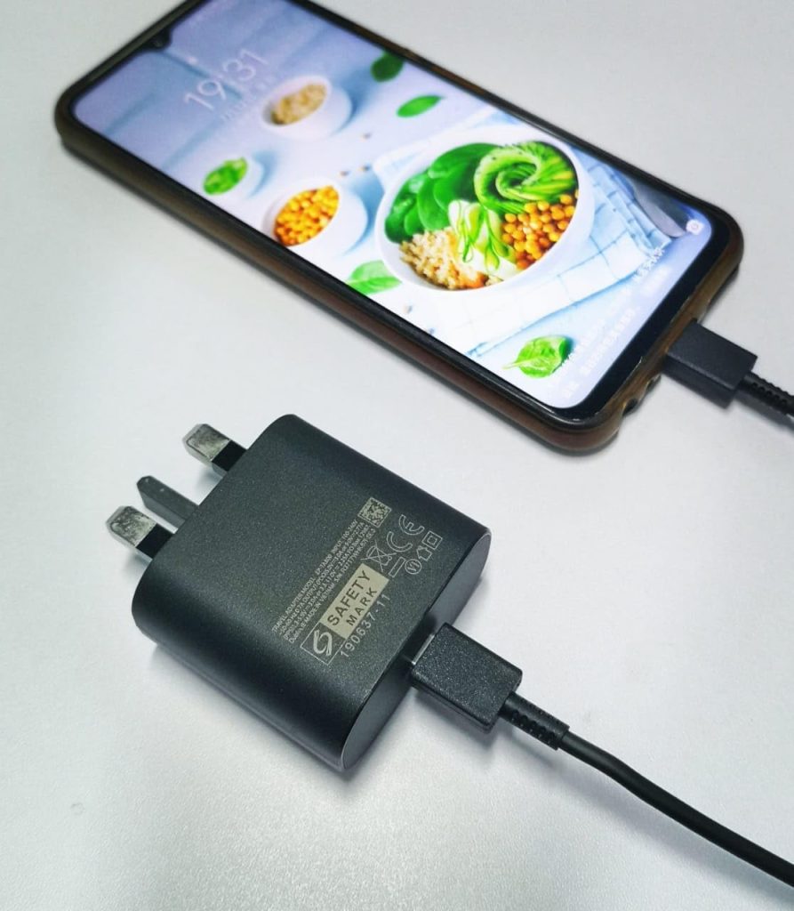 Samsung 25W USB-C PD Adapter. 