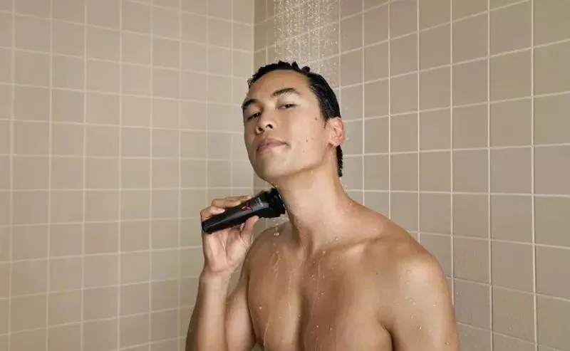 Buy Philips S1103-02 electric shaver online from Holooz