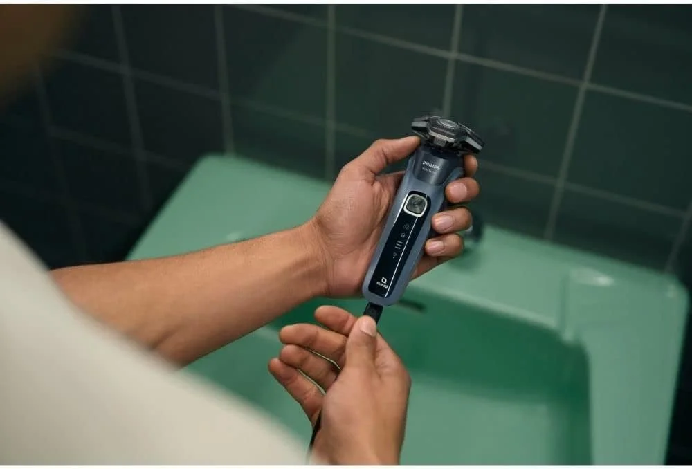 Philips electric shaver S5880-20 for men available at Holooz